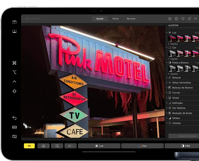 iPad em modo Sidecar exibindo um app de edição de fotos do Mac, com a barra lateral de teclas modificadoras (Command, Option, Control, Shift) à esquerda e a Touch Bar na parte inferior.