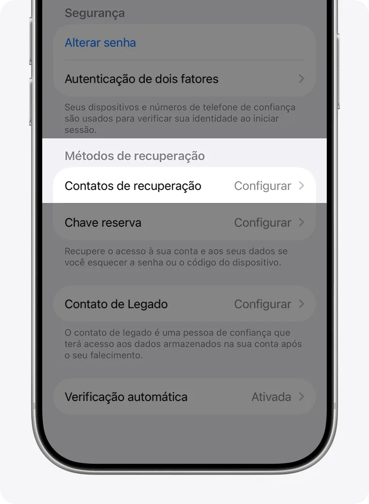 Seção Métodos de recuperação nos Ajustes da Conta Apple com a opção Contatos de recuperação destacada, no iOS 26
